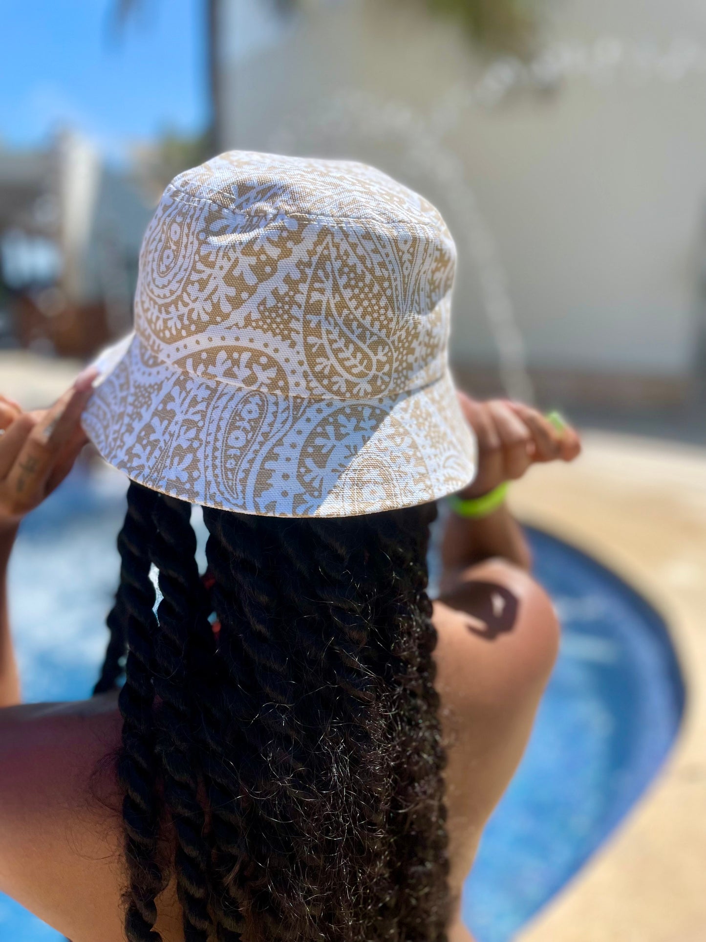 "TAN PAISLEY" BUCKET HAT