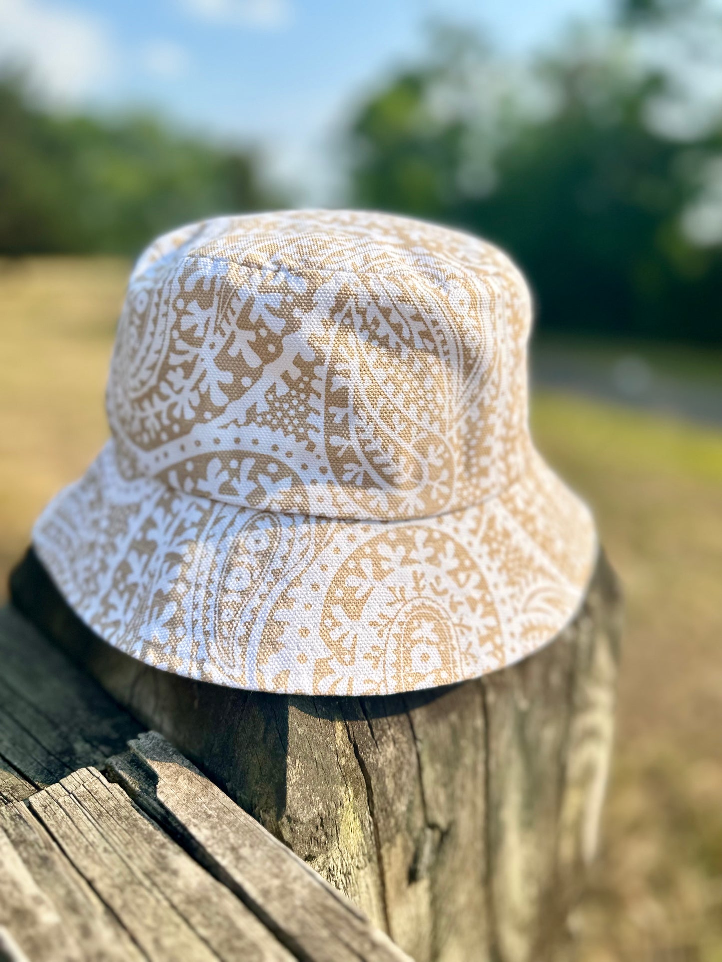 "TAN PAISLEY" BUCKET HAT