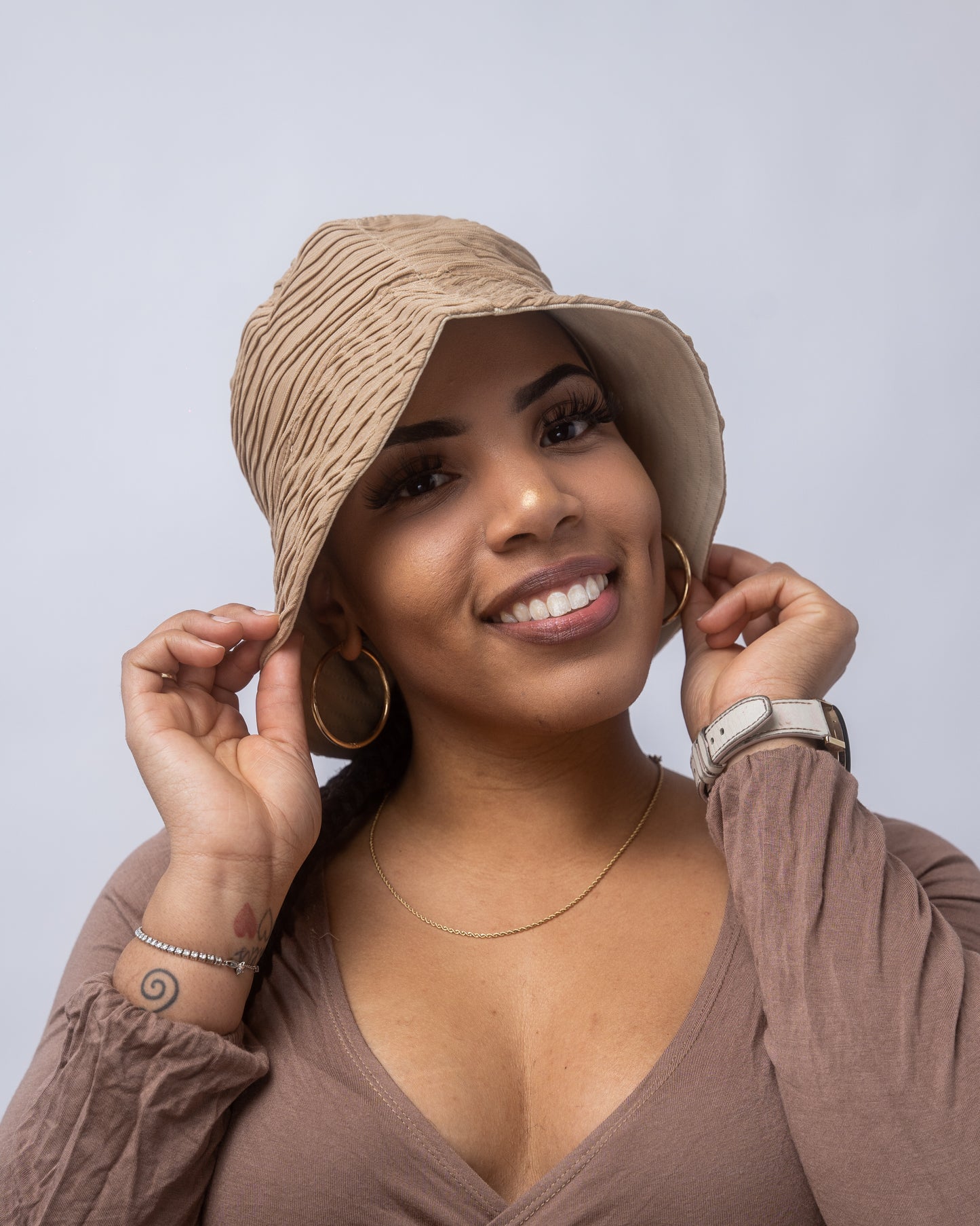 "WAVY BROWN" BUCKET HAT